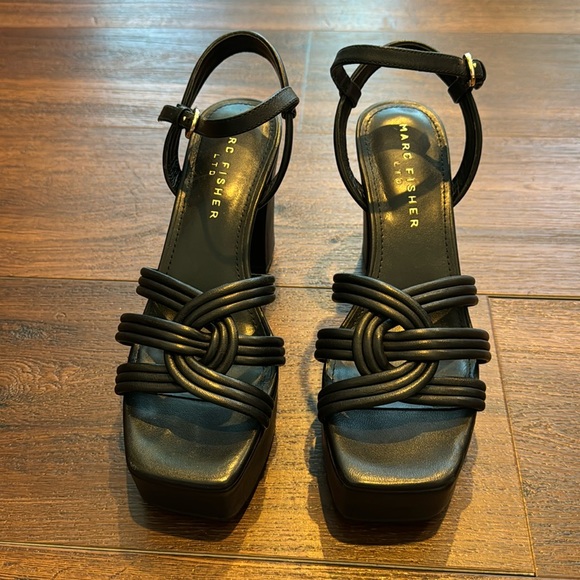 Marc Fisher Cairo NWOT Platform Dress in Black with Block Heel. - Picture 1 of 6